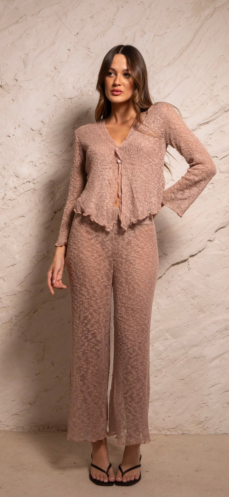 Conjunto flamê rosé com casaqueto de manga longa e calça ampla