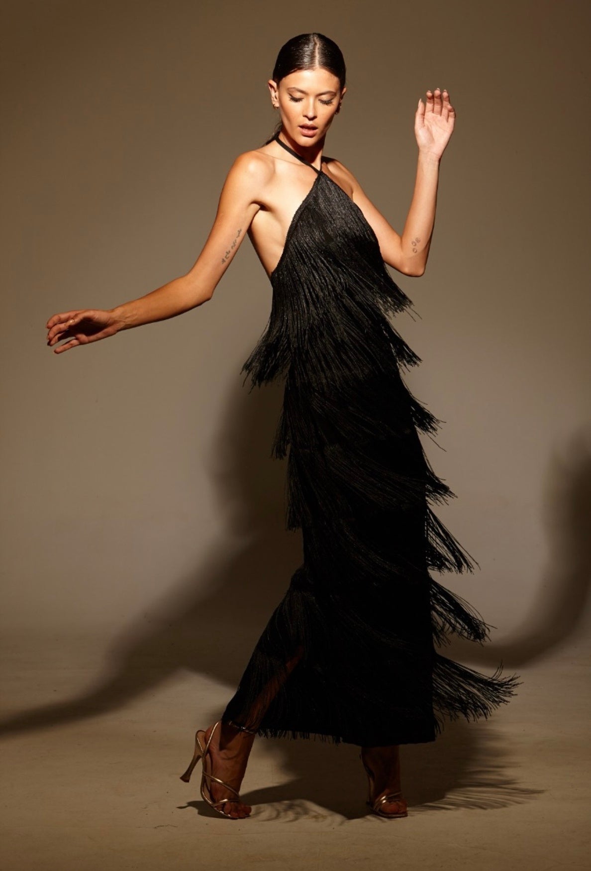 Vestido longo preto de franjas da BL Archive Collection